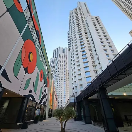 Daire Luxury On The 19th Floor In Cevahir Sky City, *